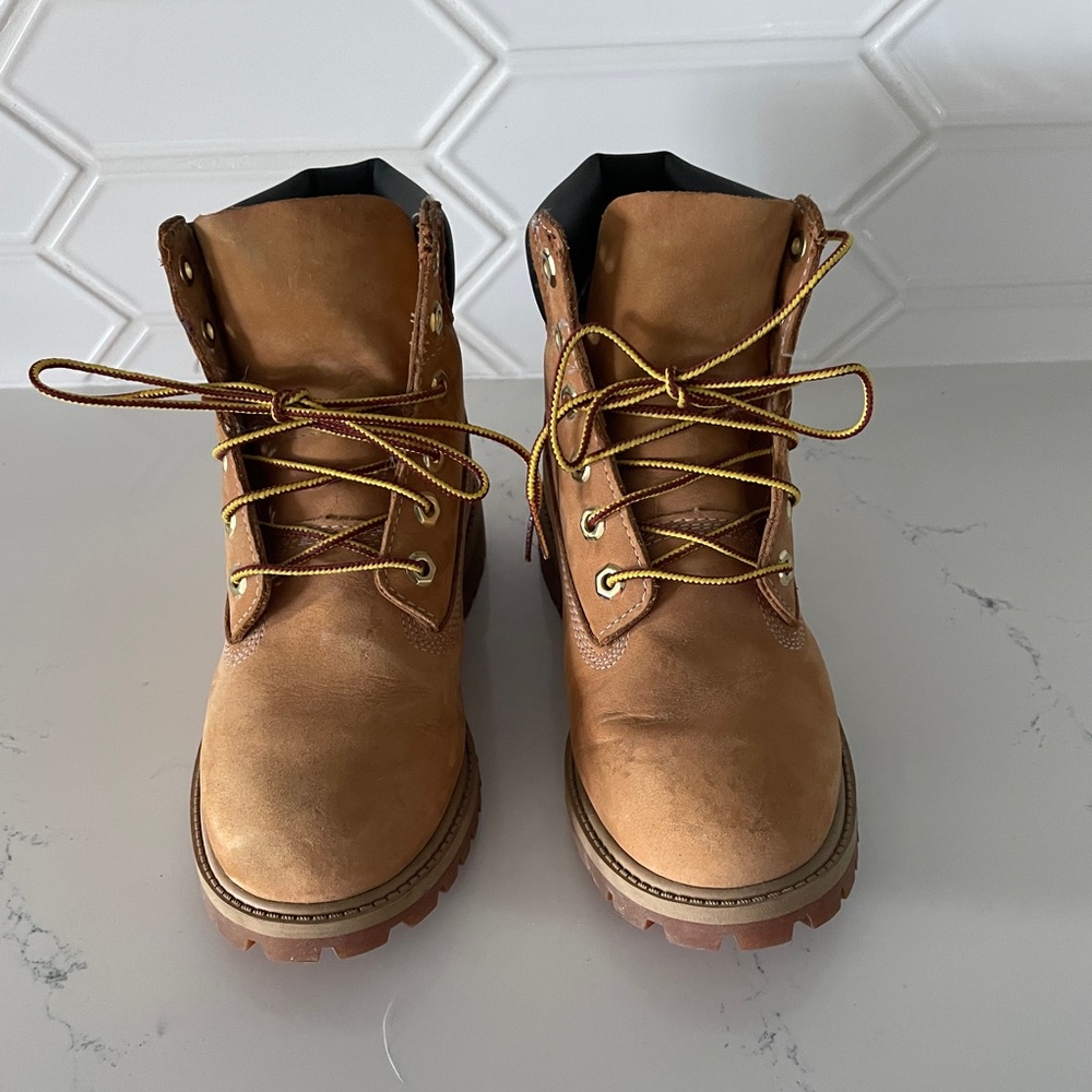 Timberland Boots! In amazing condition! Boys size 4 or Women’s size 6-6.5!!